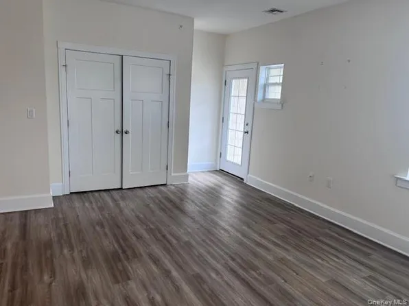 351 W Montauk Hwy, Lindenhurst, NY 11757