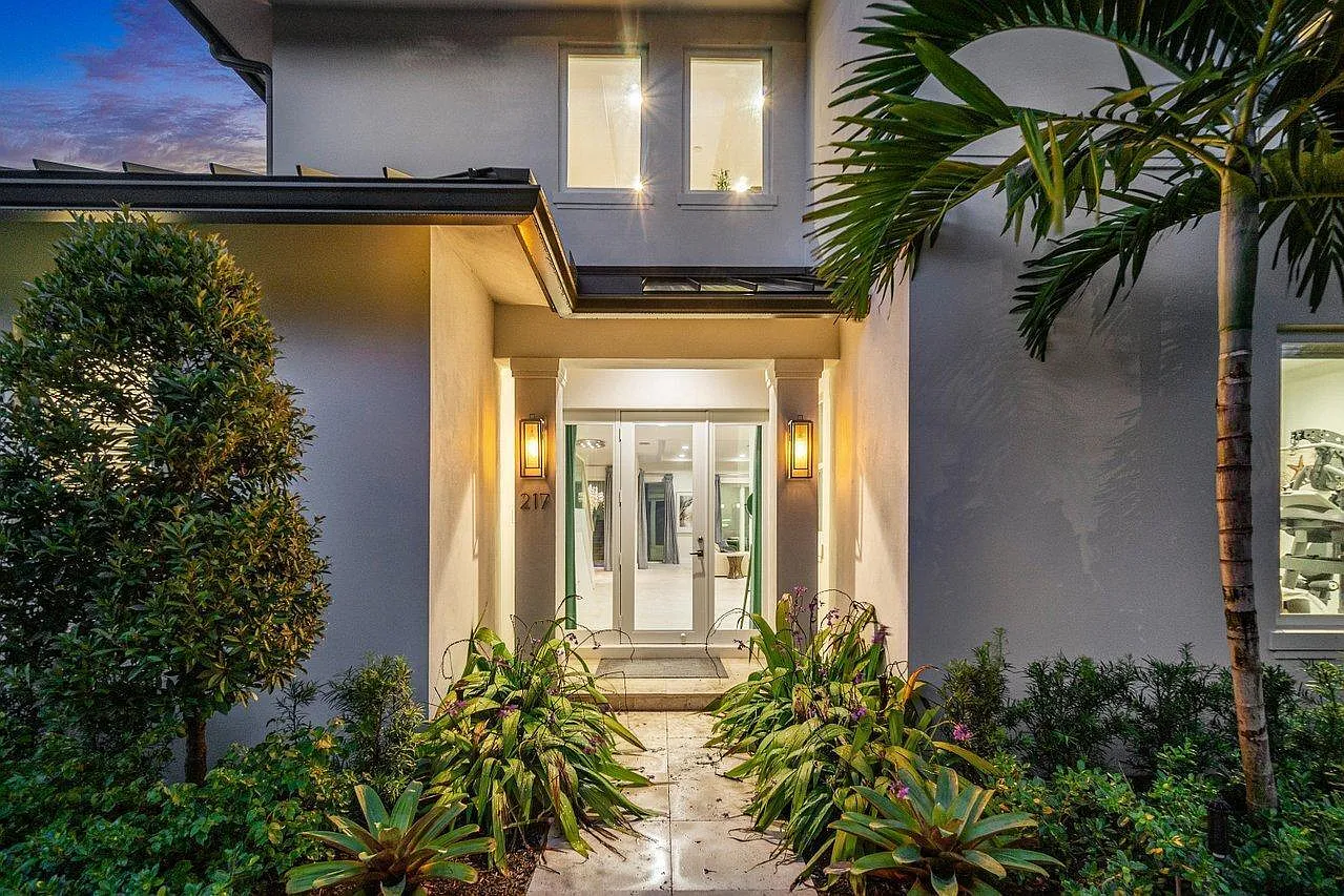 6 bed, 5.0 bath, 4029 sqft, $19,000 — Photo 1