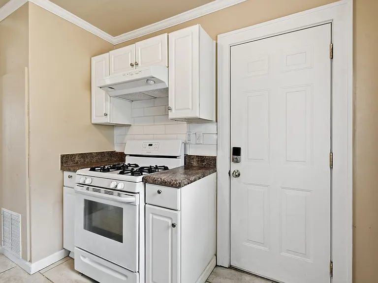 E 8th St Duplex — Photo 38