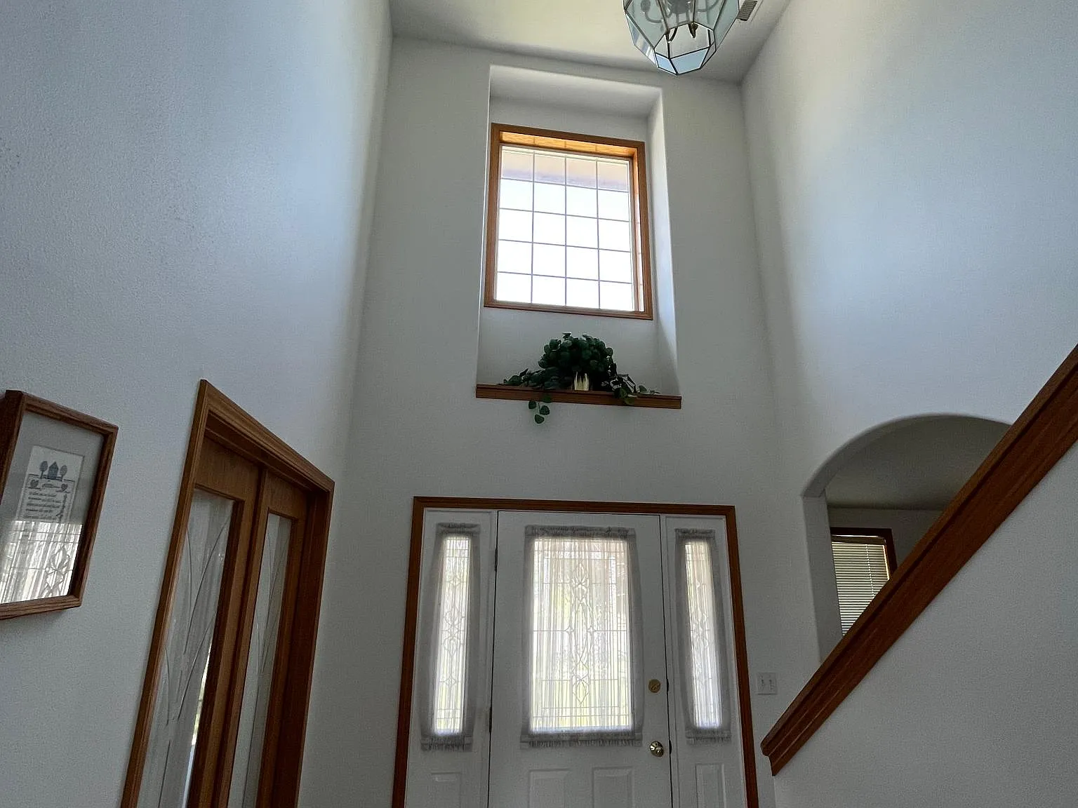 4 bed, 2023 sqft, $2,699 — Photo 2