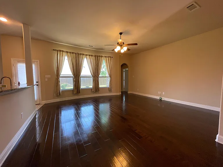 3404 Walnut Ln — Photo 6