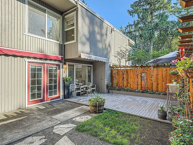 13055 Pacific Hwy SW #A — Photo 2