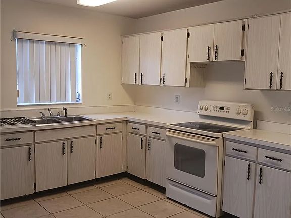 5th image of 3781 SW 147th St