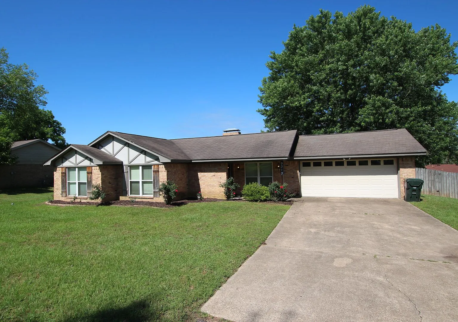 Tour Today! 3 Bedroom 2 Bath Home In Tyler ISD! — Photo 1