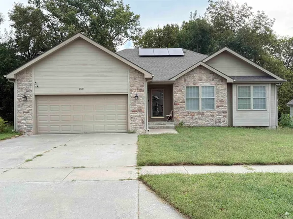 1311 Overbrooke Dr, Junction City, KS 66441