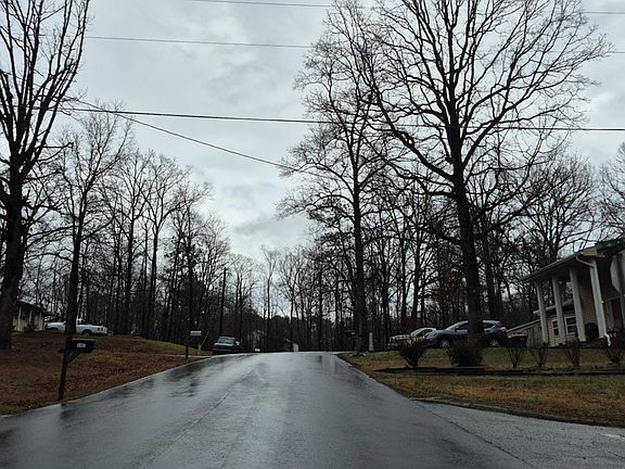 4th image of 3460 Meadowview Dr
