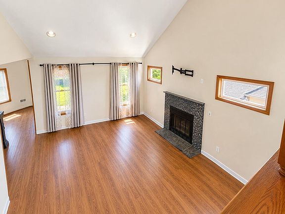 3rd image of 1122 Villa STREET