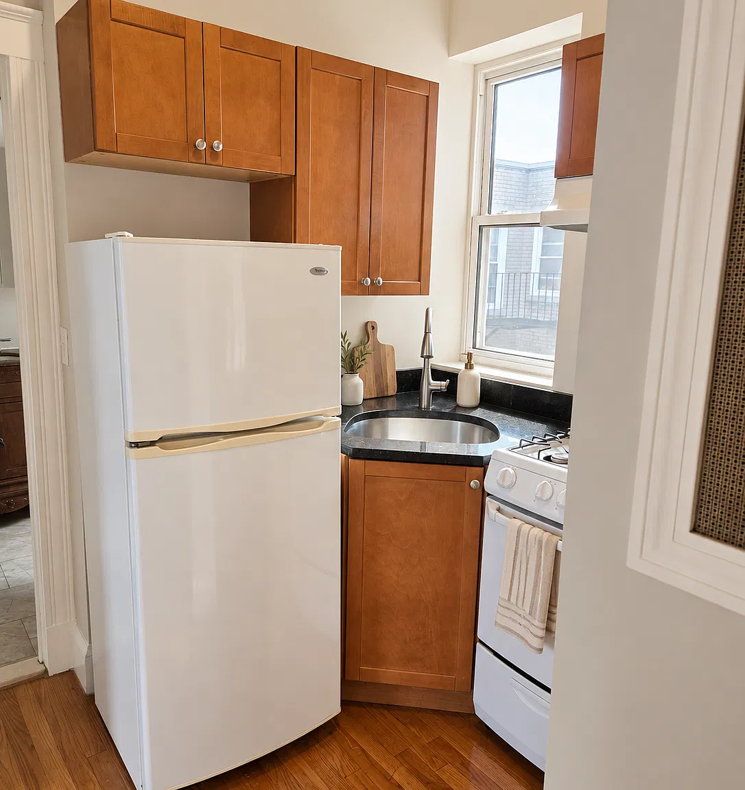 2 bed, 600 sqft, $2,830 — Photo 2