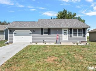 6 Santa Fe Dr, Auburn, IL 62615