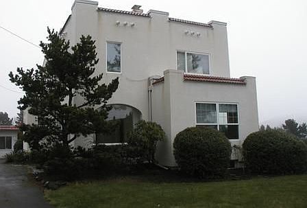 4th image of 4730 SW Dune Ave