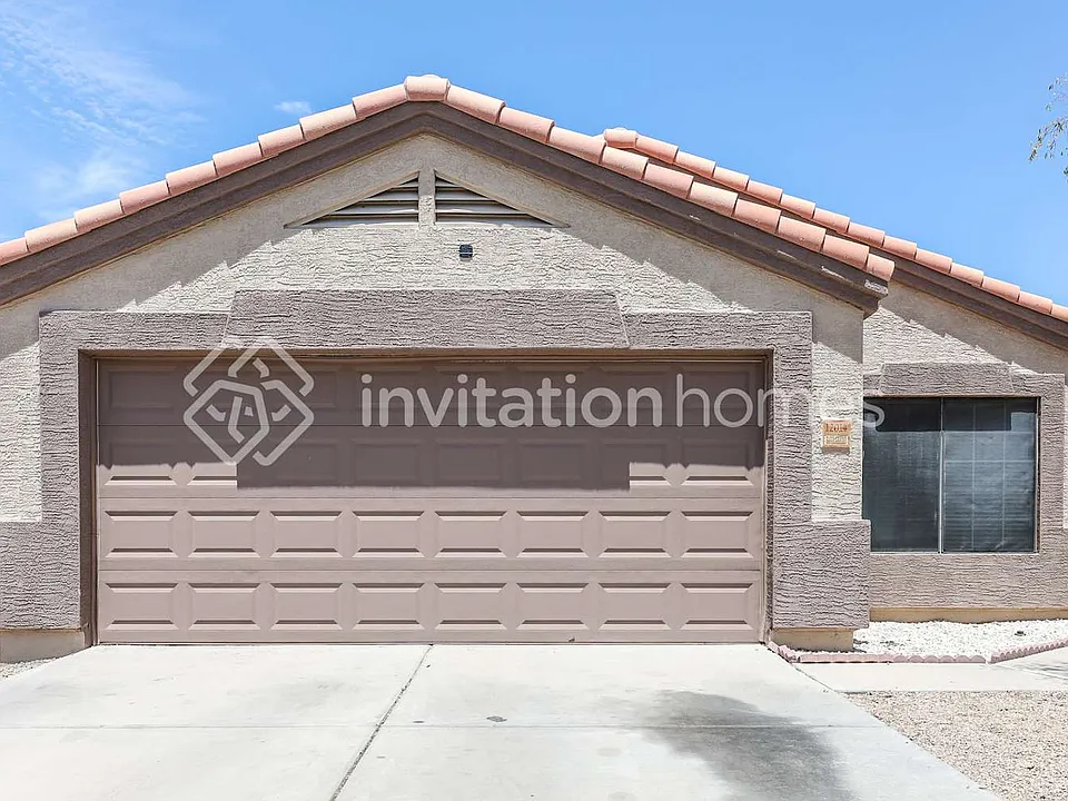 12014 W Holly St