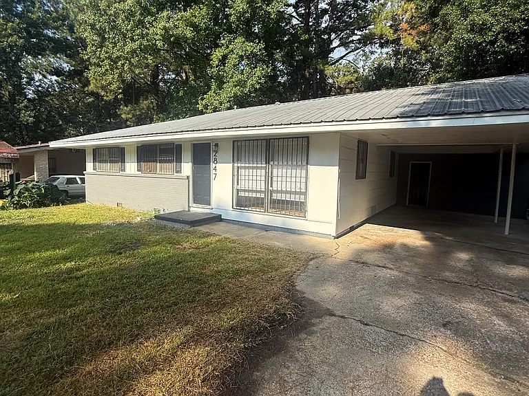 2847 Marydale Dr — Photo 2
