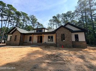 60 Devon Dr, Pinehurst, NC 28374