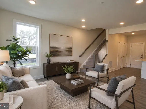 238 Van Buren St Unit 13, Herndon, VA 20170