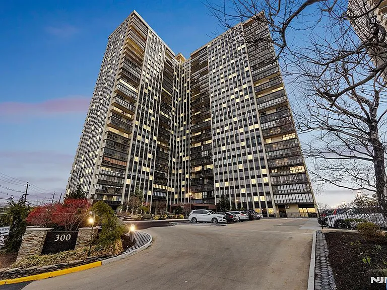 300 Winston Dr #2020 — Photo 20