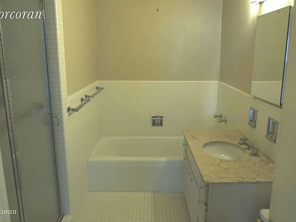 3rd image of 200 E 62nd St APT 25E