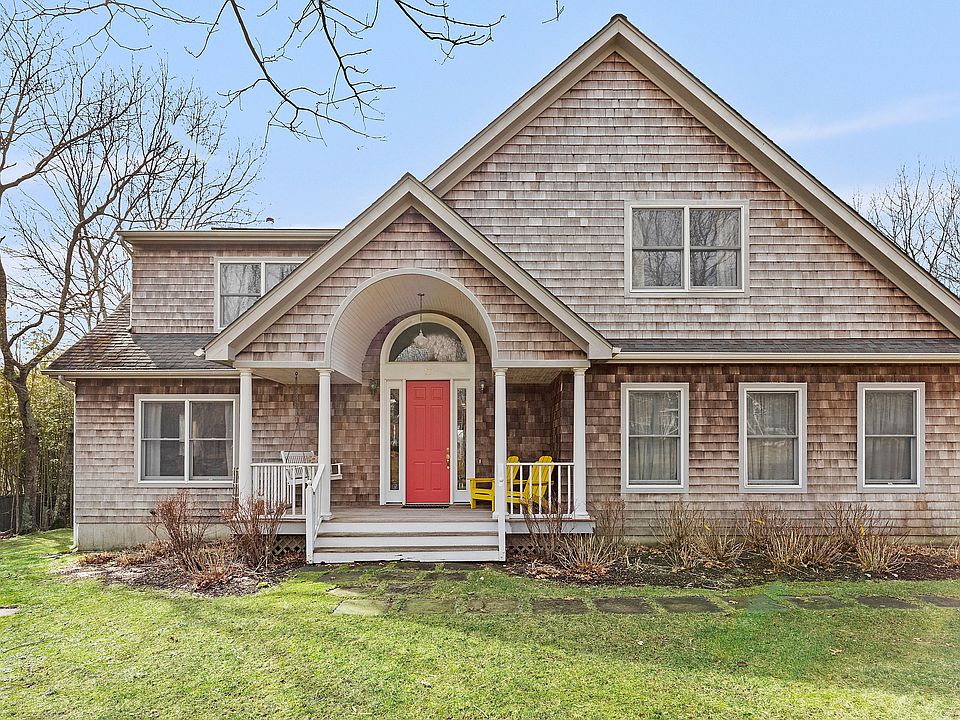 1st image of 17 Cove Neck Ln