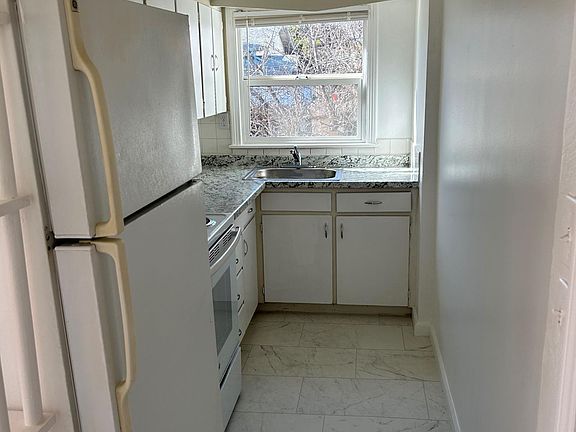 5th image of 818 Maine St #A