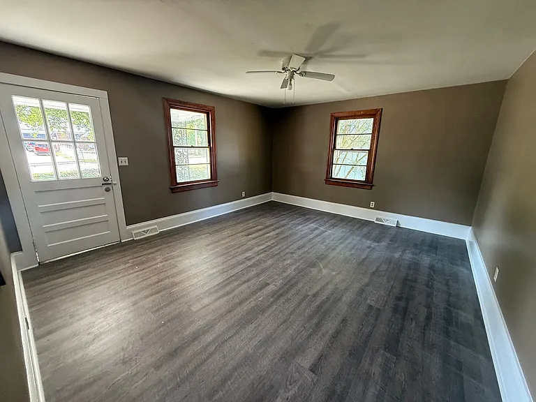 1107 Woodrow St S — Photo 8