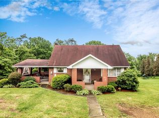 2013 Silverdale Dr, Finleyville, PA