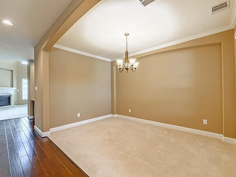 4607 Rockton Hills Ln — Photo 7