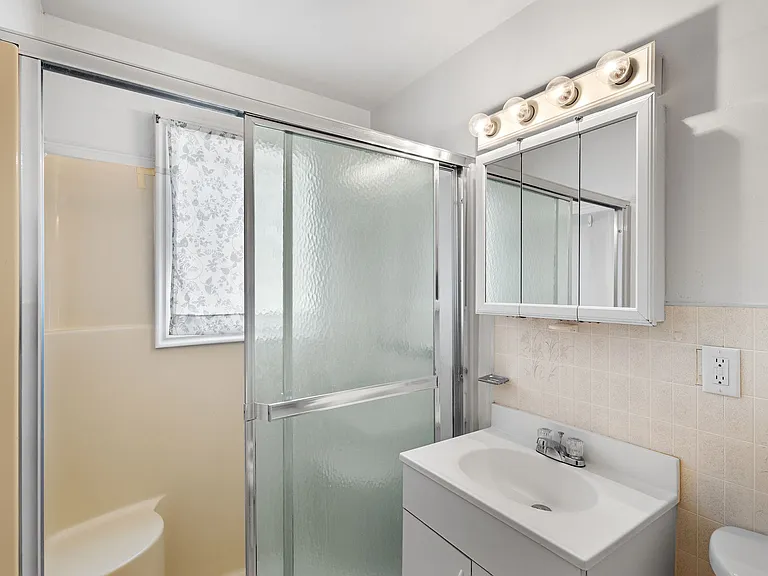 320 Clifford St — Photo 12
