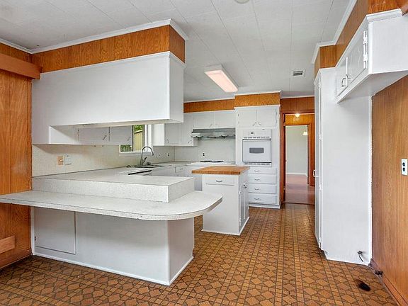 4th image of 121 Hudson Dr