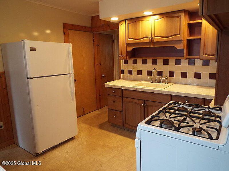 5th image of 119 W Main Street