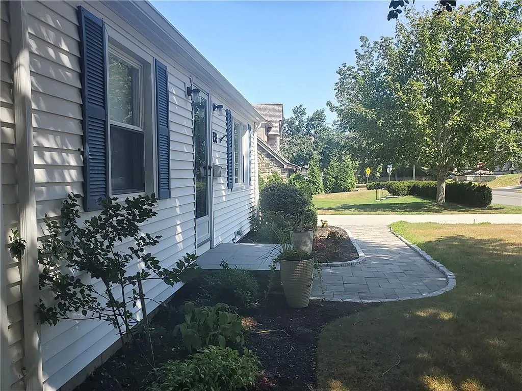 4 bed, 1448 sqft, $3,700 — Photo 4