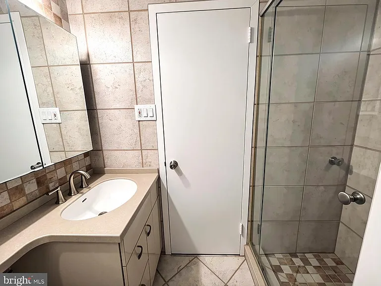 6100 Henry Ave #4I — Photo 14