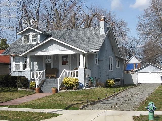 Cozy craftsman w/2 car garage