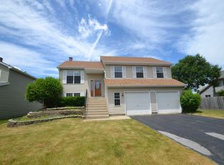 1063 Longford Rd, Bartlett, IL 60103