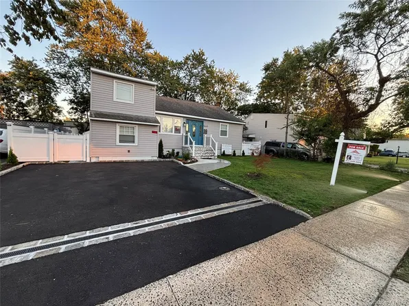 868 Oliver Avenue, Westbury, NY 11590