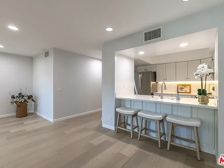 400 N Louise St #204 — Photo 12