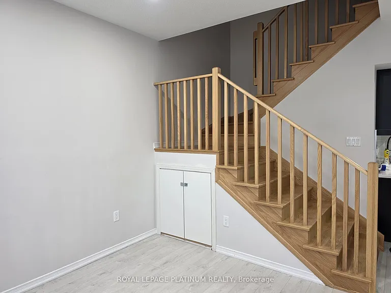30 Woodstream Dr — Photo 5