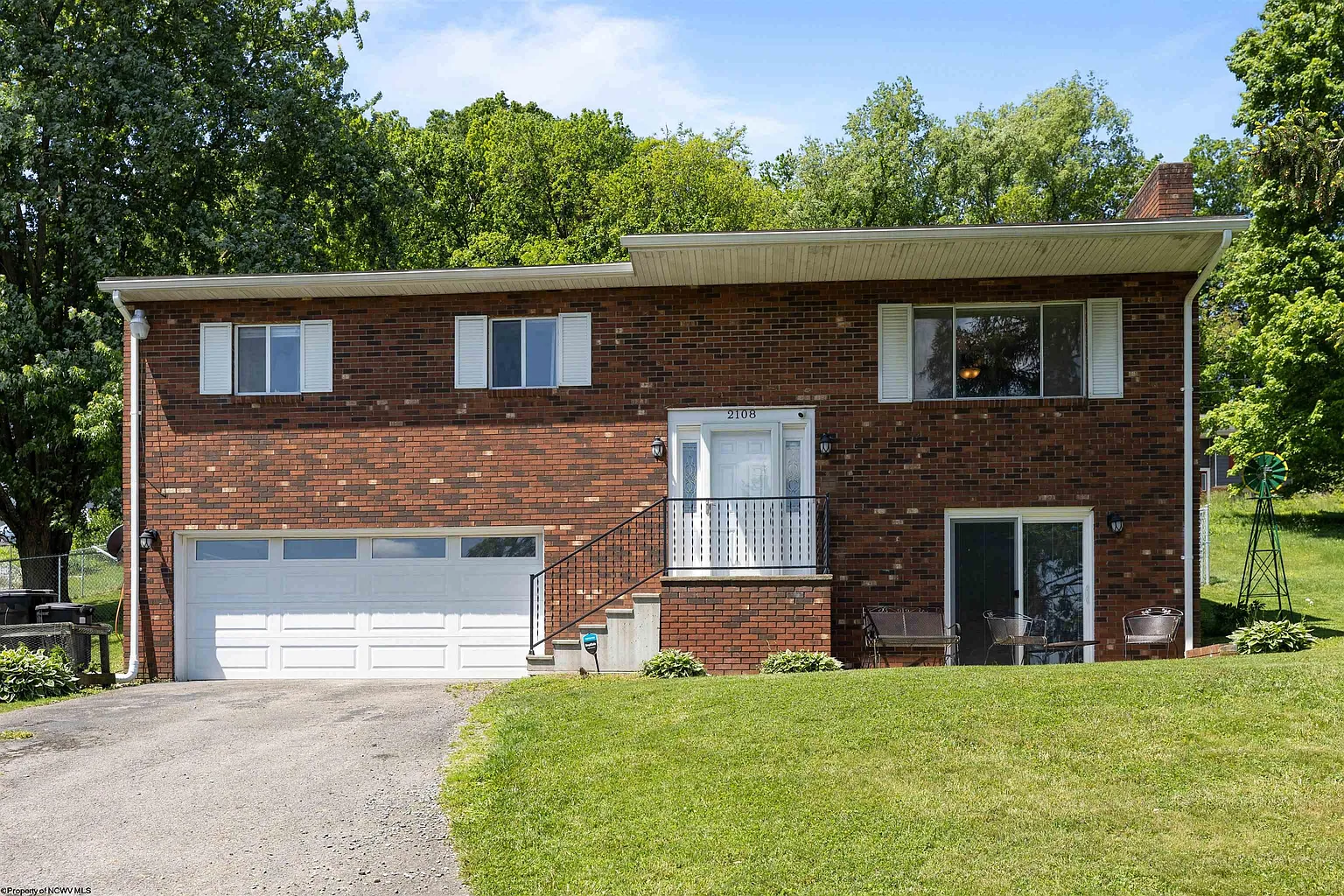 2108 Peach St photo 1