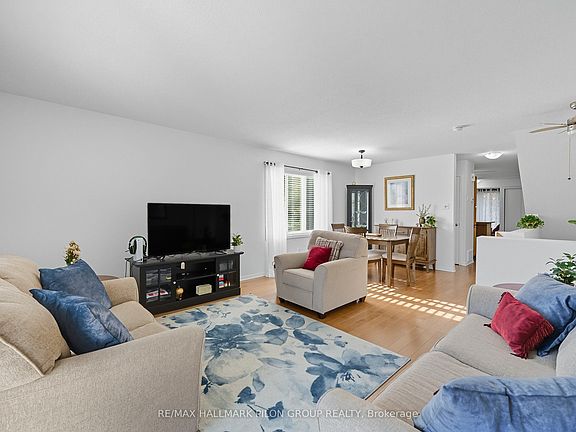 4th image of 10 Lakepointe Dr