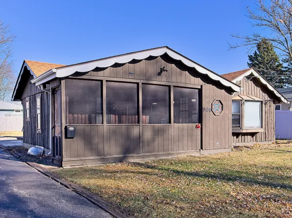 906 21st St, Zion, IL 60099
