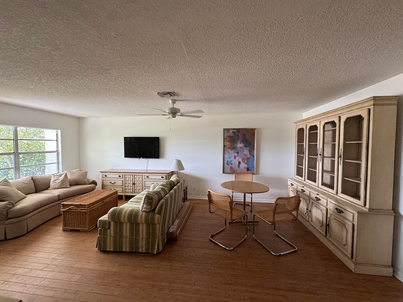 3 bed, 3.0 bath, 1636 sqft, $3,500 — Photo 2