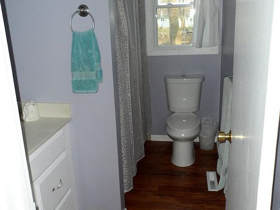 3rd image of 7601 Kingston Dr