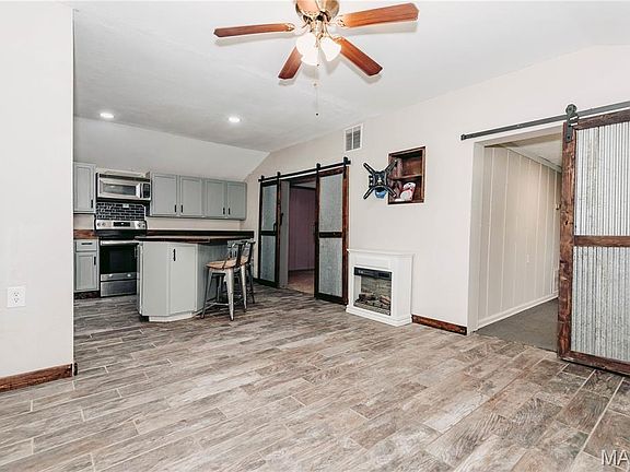4th image of 40190 Dandelion Rd