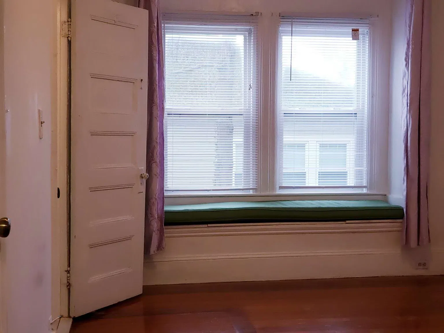 4 bed, 1250 sqft, $1,200 — Photo 3