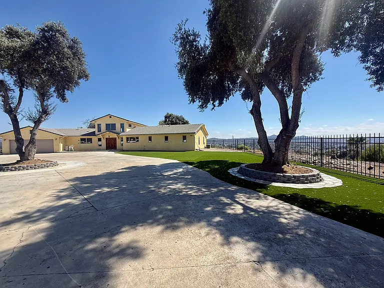 1698 Via Elisa Dr — Photo 3