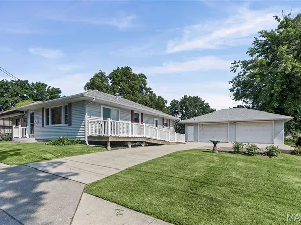 111 W 1st St, Hartford, IL 62048