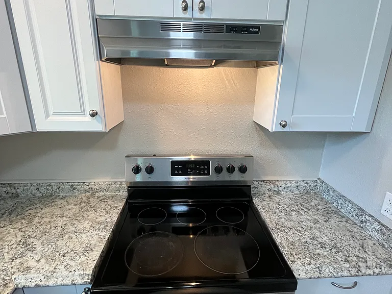 2100 Camden Dr — Photo 8