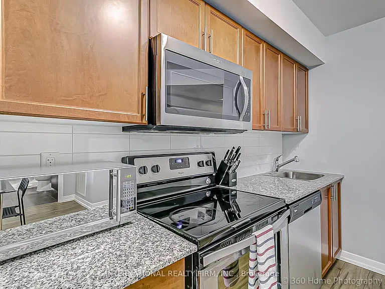 1420 Dupont St #911 — Photo 10