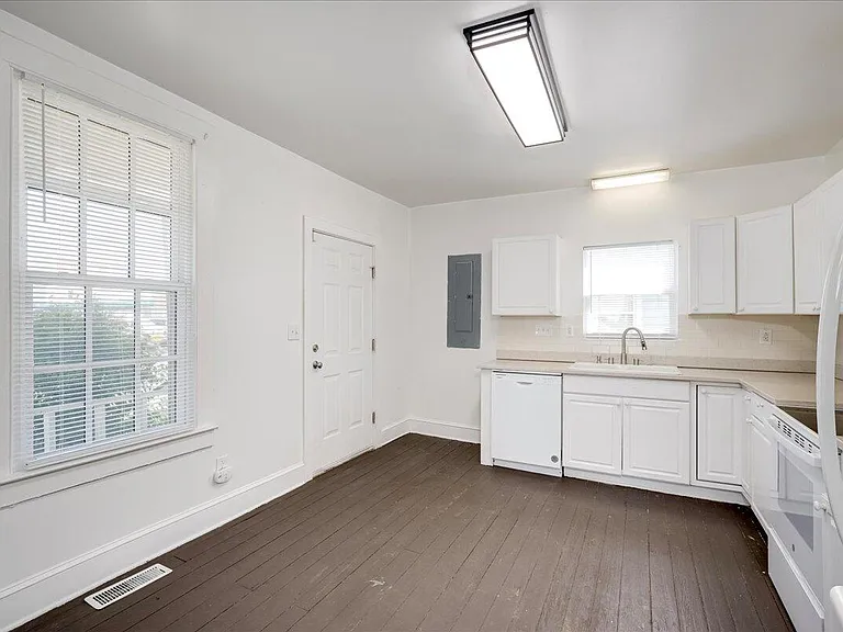 1606 Broad St — Photo 6