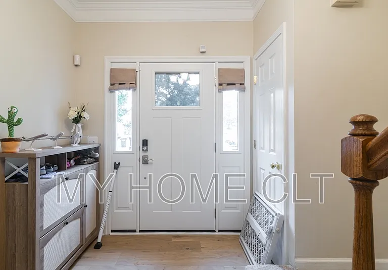 10029 Dauphine Dr — Photo 3