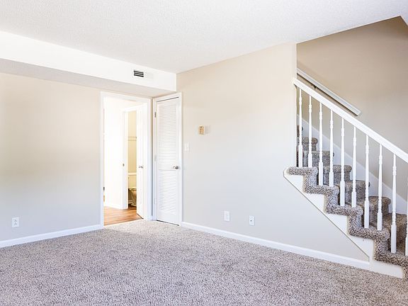 3rd image of 510 Hietts Ln APT A