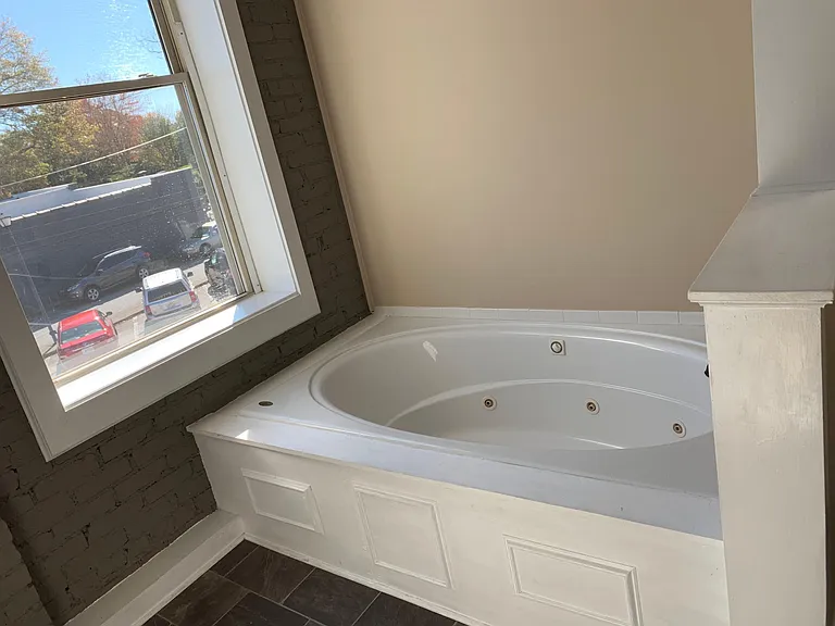 135 W Union St — Photo 8